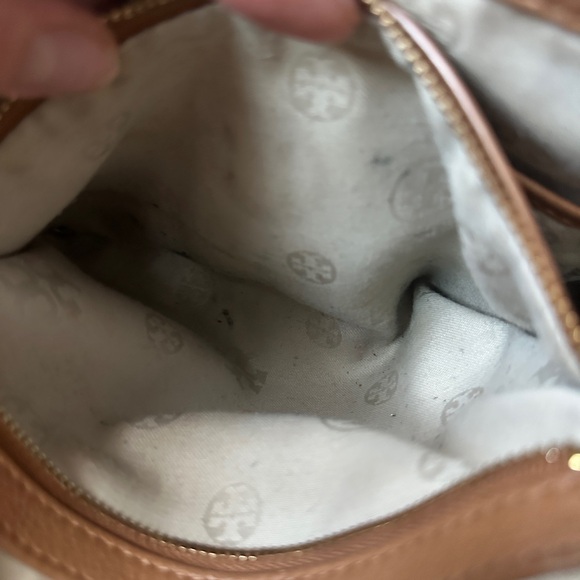 Tory Burch Amanda Hobo Bag Caramel Leather - Picture 15 of 17